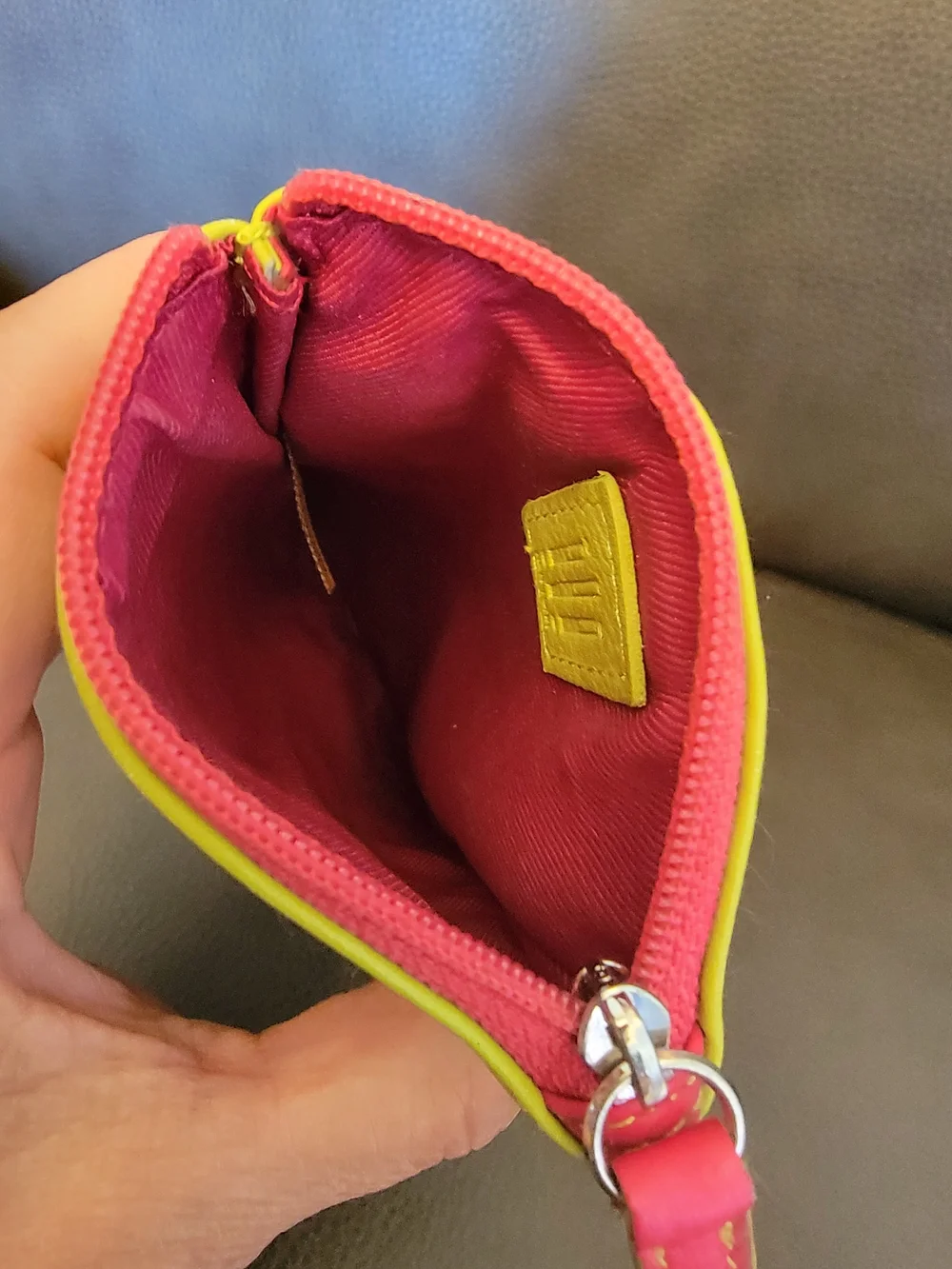 Ili New York bright yellow